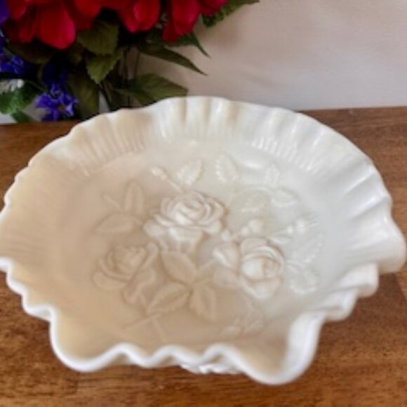 Vintage Imperial Glass Satin Milk Glass Footed Rose Bowl Ruffled Edge Floral Rel - Picture 3 of 6